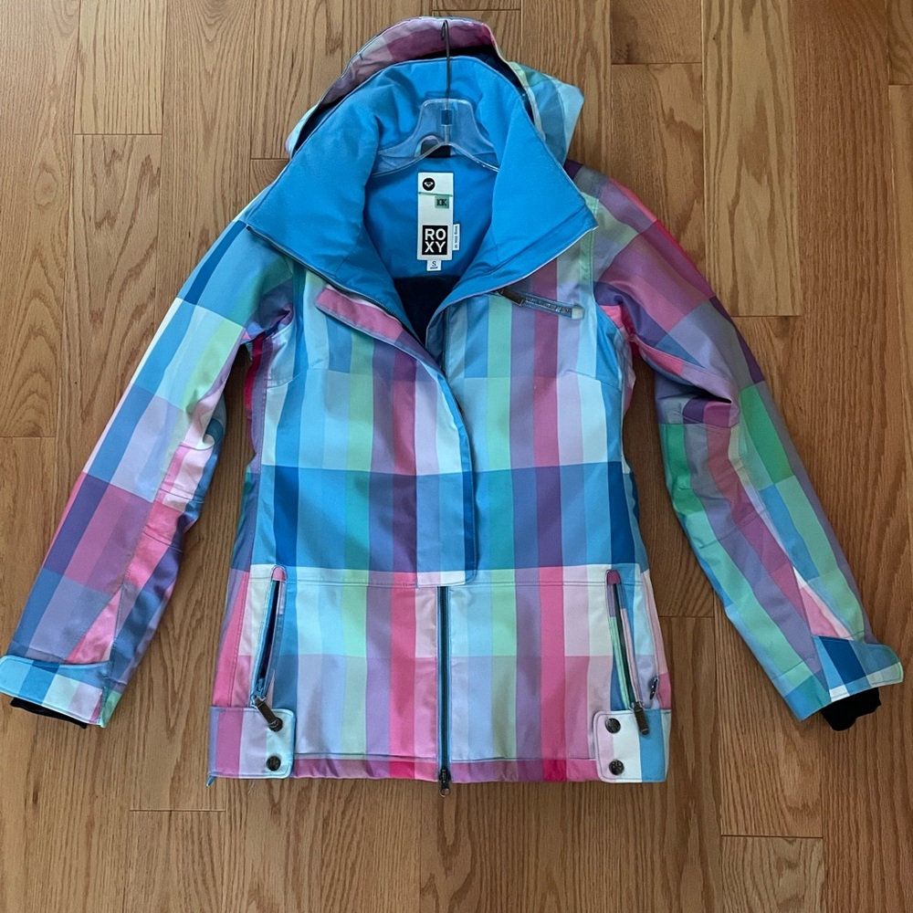 ROXY Women's ski/snowboard jacket, size small. Long slim fit, waterproof.